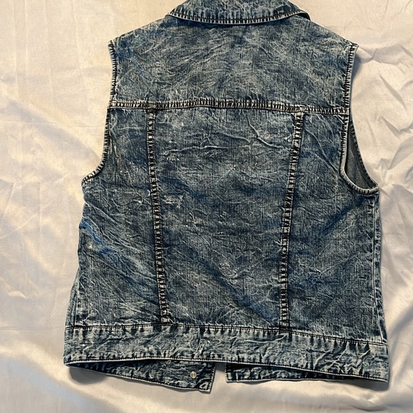 Jean Vest - Picture 5 of 9